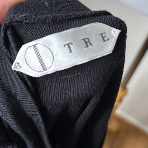 TRE by Natalie Ratabesi Black Cold Shoulder Tee - Picture 4 of 8